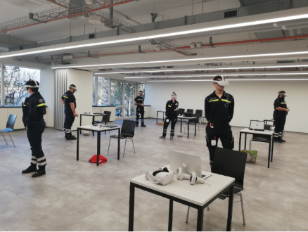 Immagine che contiene calzature, vestiti, interno, arredo
Il contenuto generato dall'IA potrebbe non essere corretto.